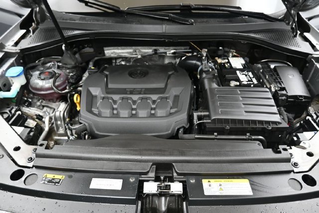 Used 2024 Volkswagen Tiguan SE R-Line AWD/4WD image 9