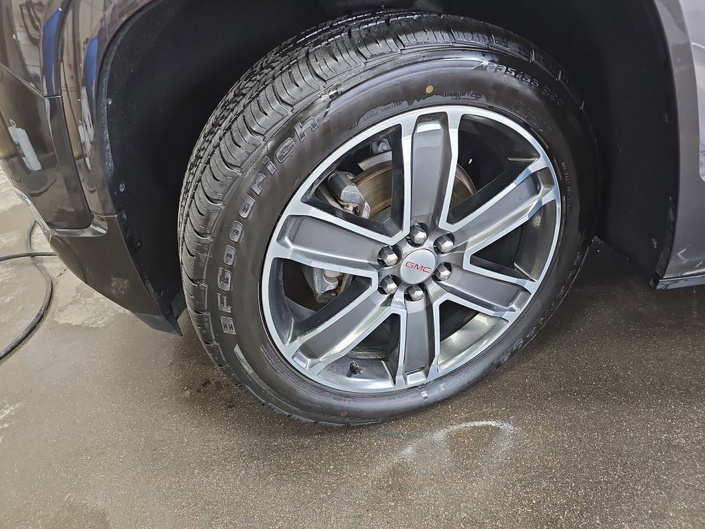 Used 2018 GMC Acadia Denali w/ Technology Package image 32