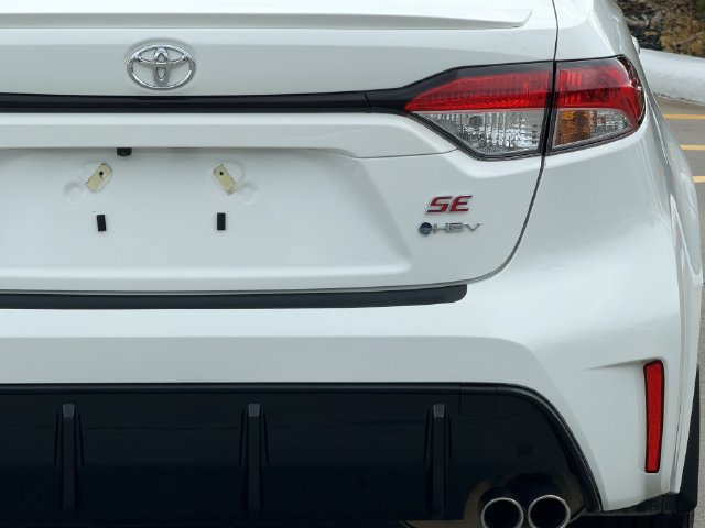 Certified 2026 Toyota Corolla SE w/ SE Premium Package AWD/4WD image 8