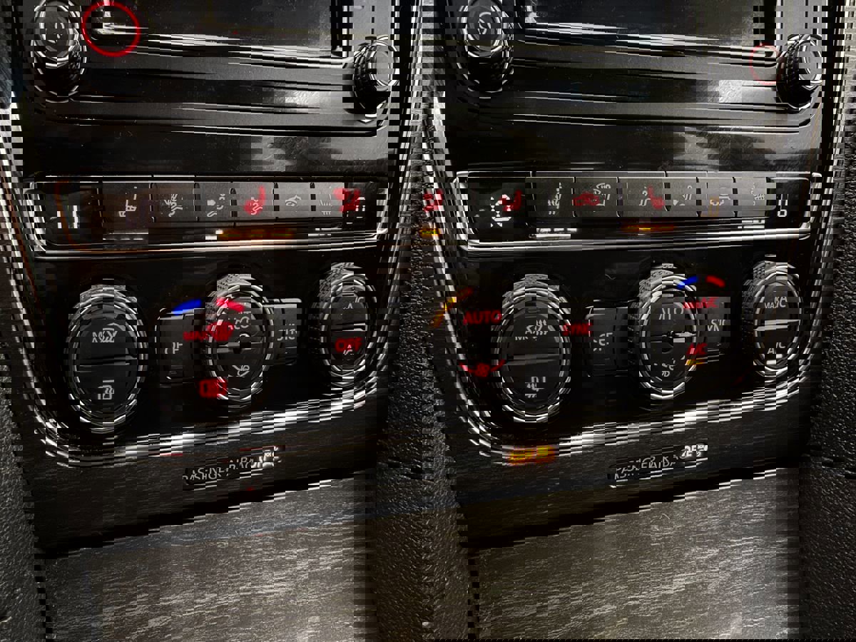 Used 2016 Volkswagen Passat 1.8T SEL Premium image 20