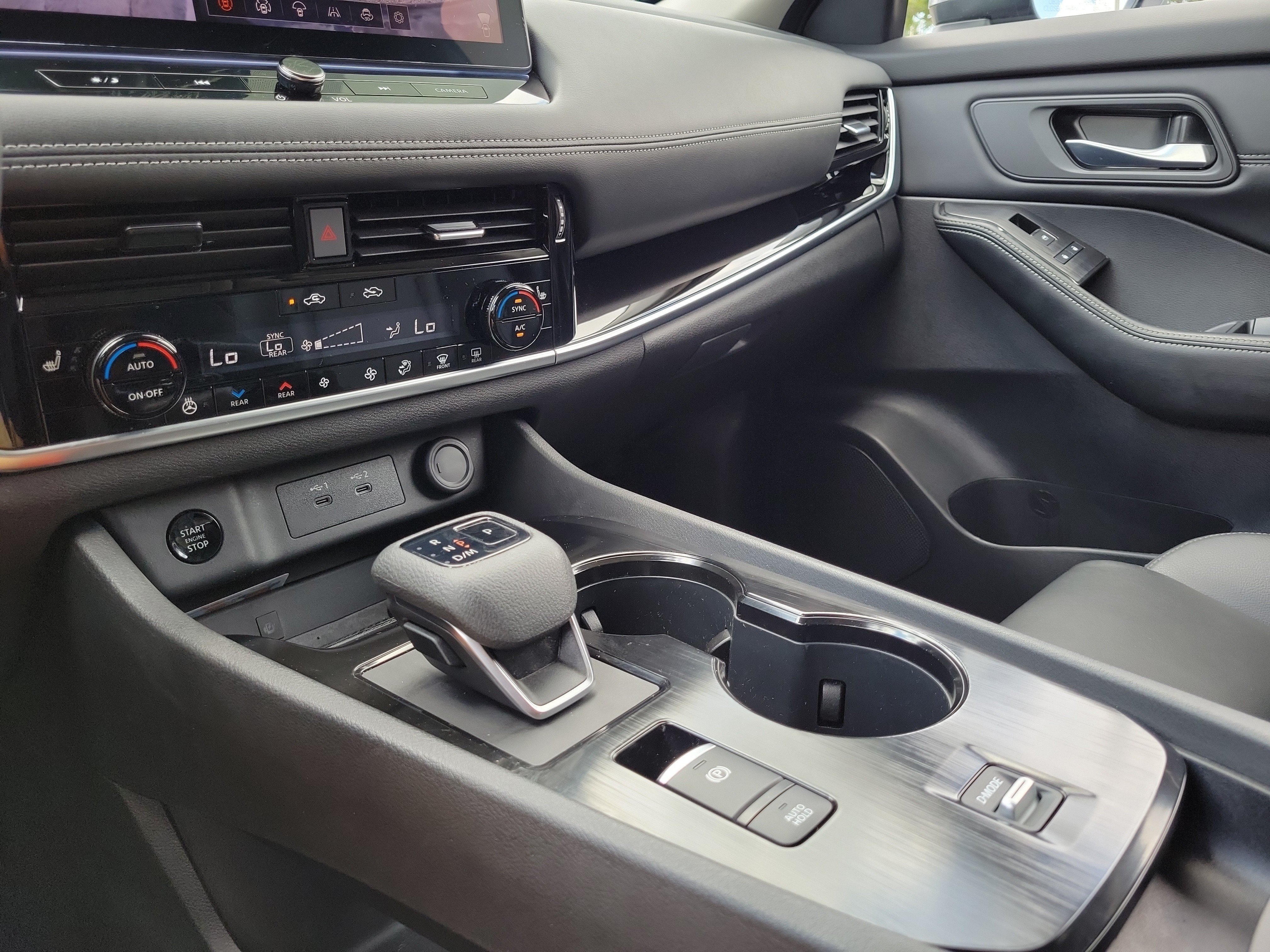 Used 2025 Nissan Rogue SL w/ Tech Package FWD image 28