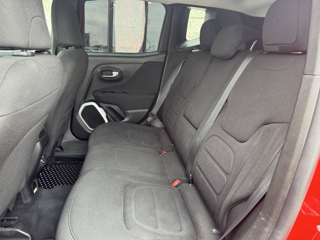 Used 2018 Jeep Renegade Latitude w/ Cold Weather Group AWD/4WD image 13