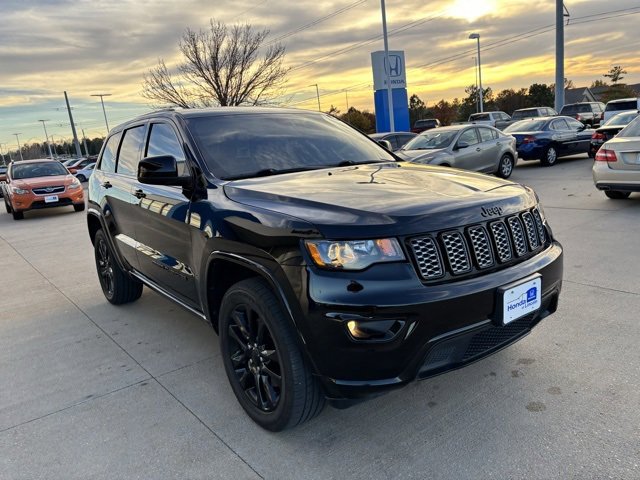 Used 2021 Jeep Grand Cherokee Laredo X image 3