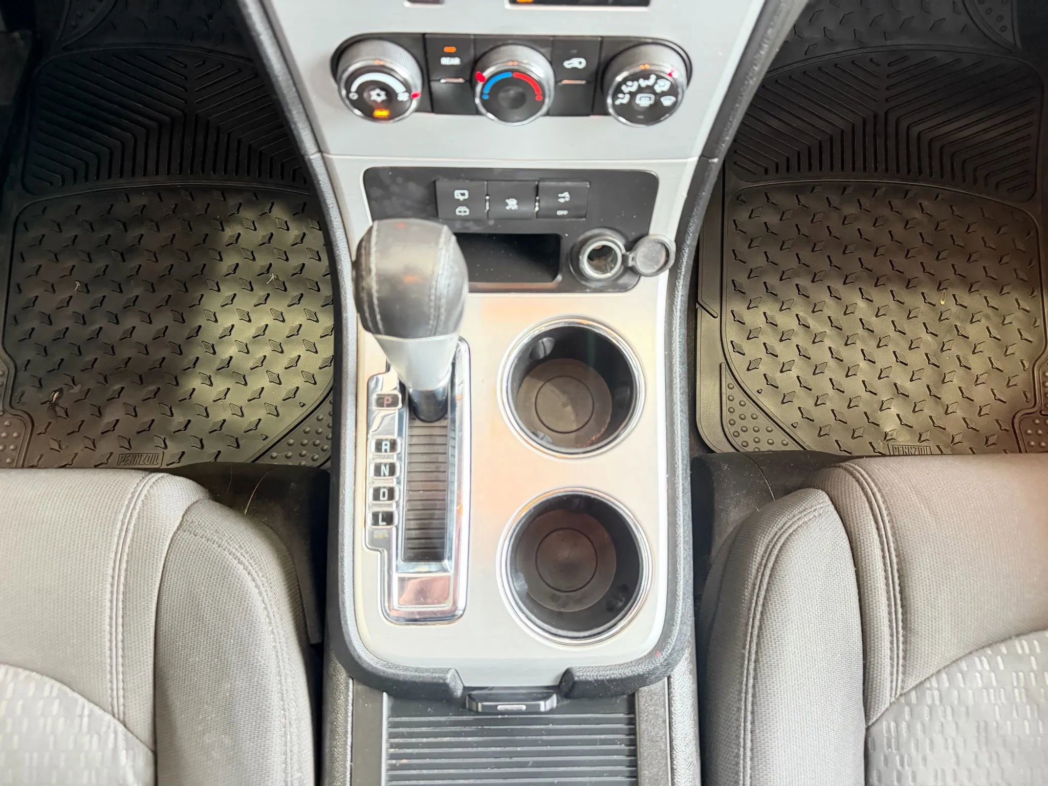 Used 2010 GMC Acadia SLE image 17