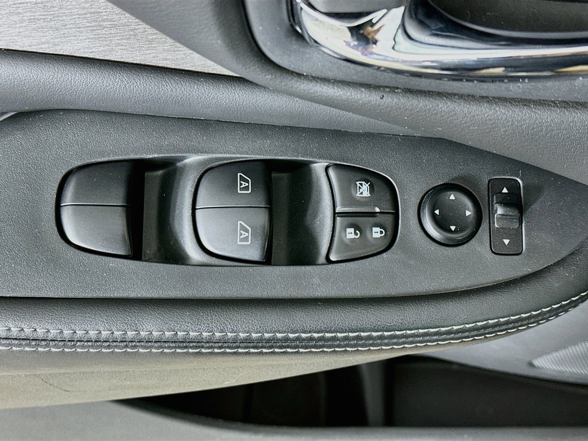 Used 2024 Nissan Murano SV w/ SV Midnight Edition Package AWD/4WD image 15