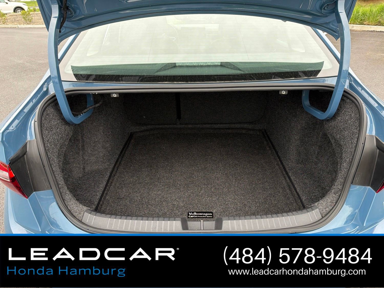 Used 2025 Volkswagen Jetta SE FWD image 9