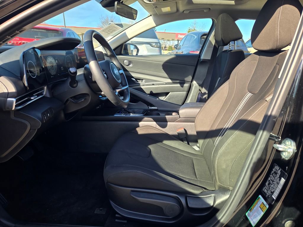 Used 2024 Hyundai Elantra SEL w/ Convenience Package image 30