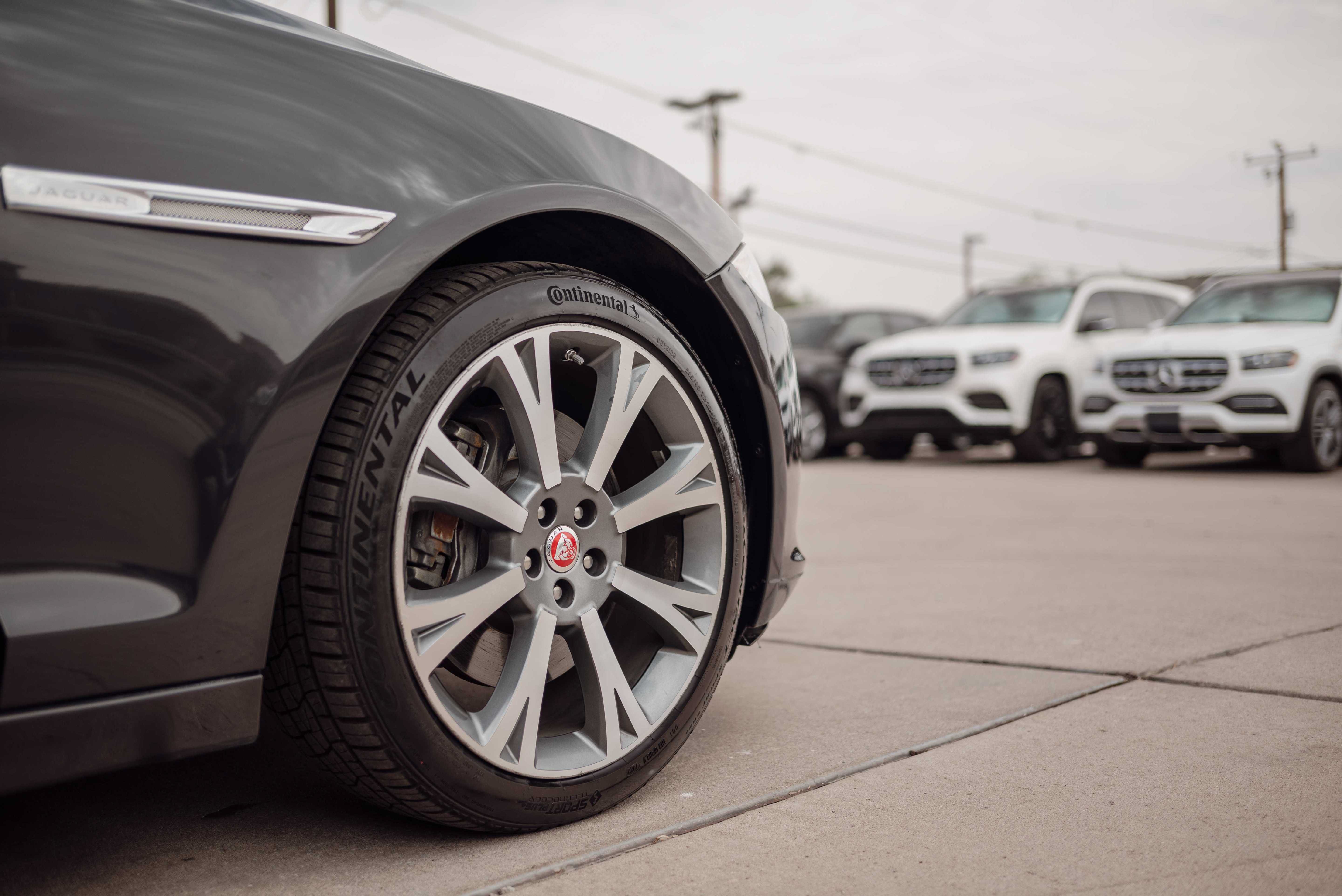 Used 2015 Jaguar XJ RWD image 18
