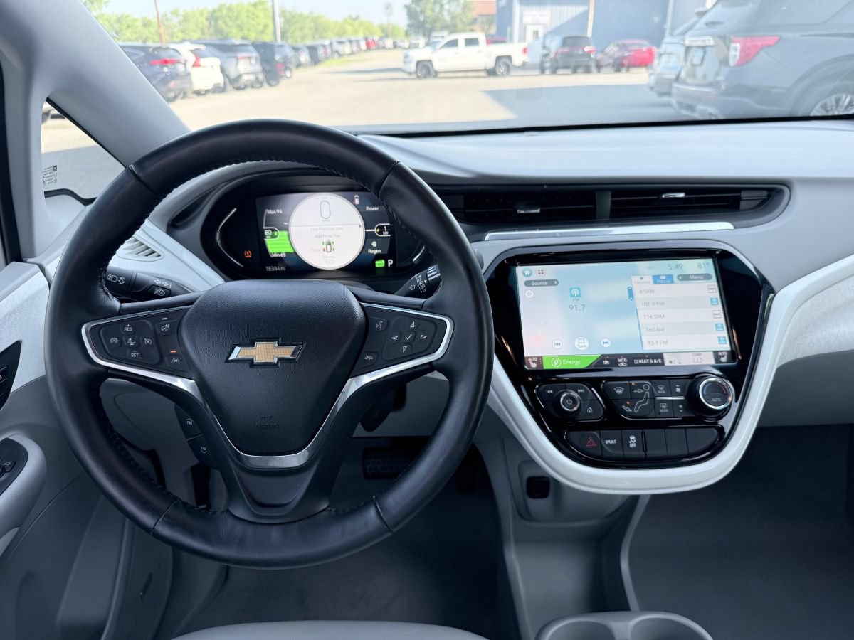 Used 2017 Chevrolet Bolt Premier w/ Driver Confidence II Package FWD image 10