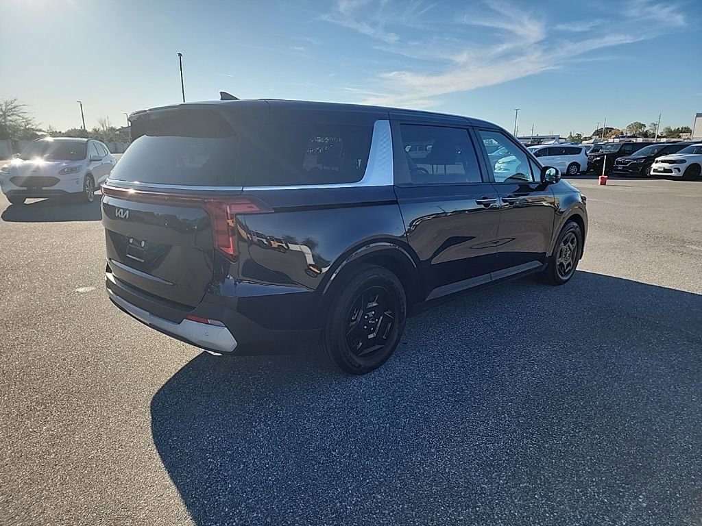 Used 2025 Kia Carnival image 6