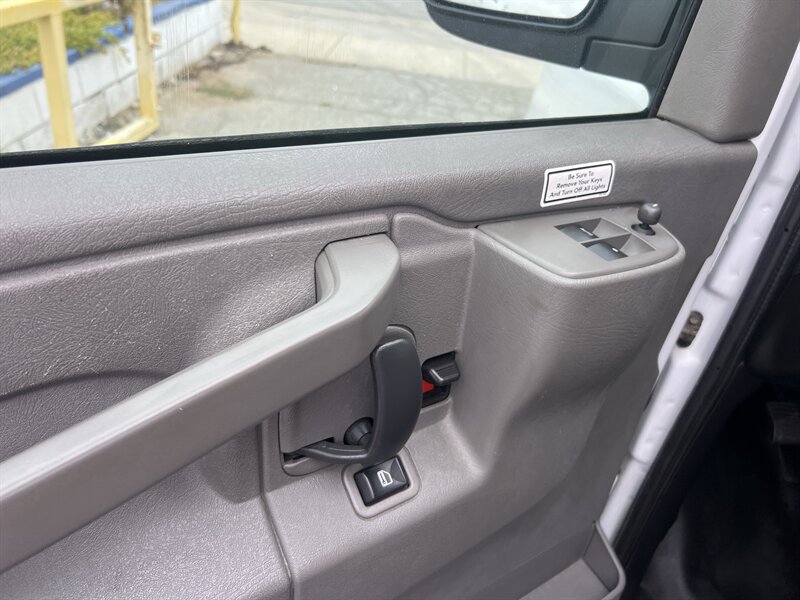 Used 2021 GMC Savana 3500 w/ Power Convenience Package RWD image 9