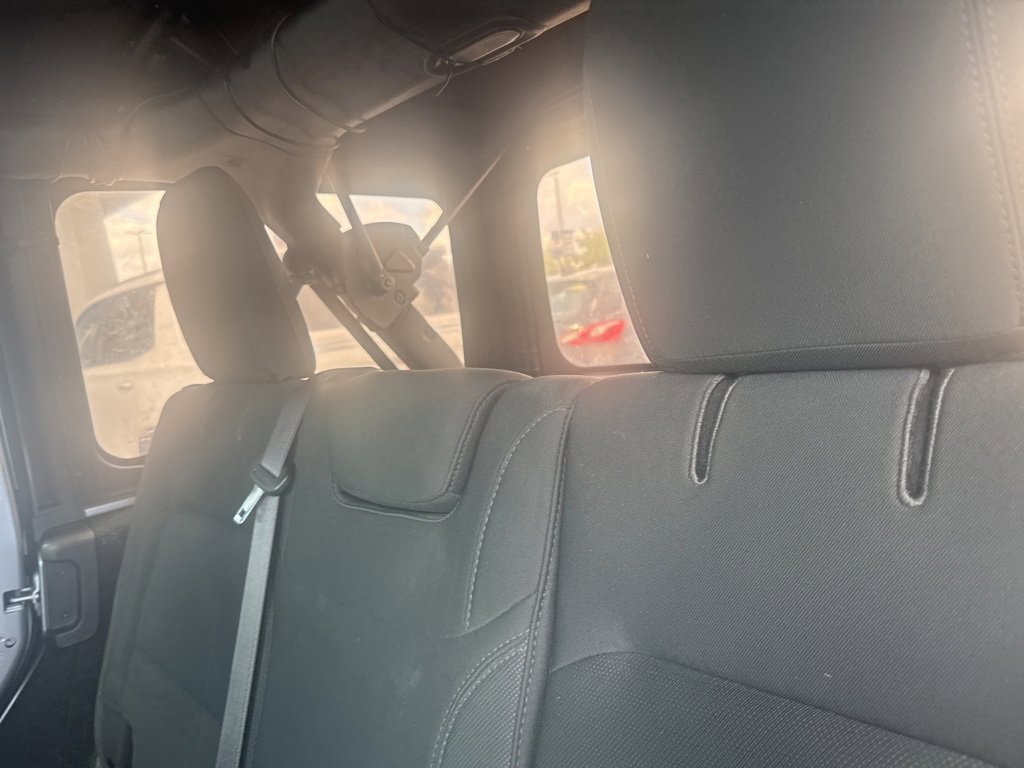 Used 2018 Jeep Wrangler Unlimited Sahara image 14