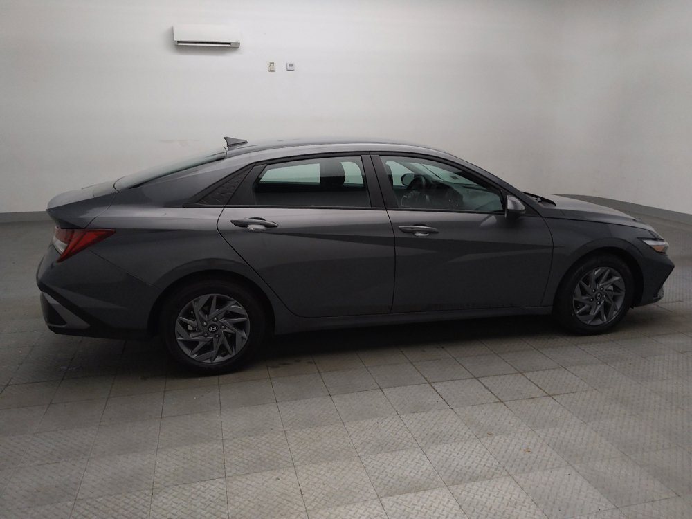 Used 2025 Hyundai Elantra Hybrid FWD image 10