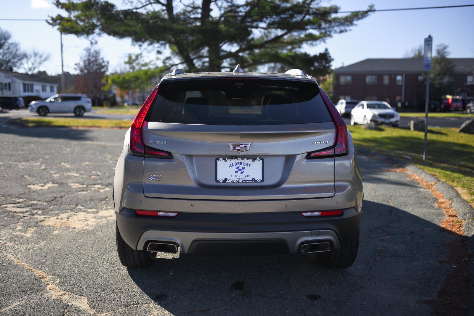 Used 2022 Cadillac XT4 Premium Luxury w/ Enhanced Visibility Package image 4