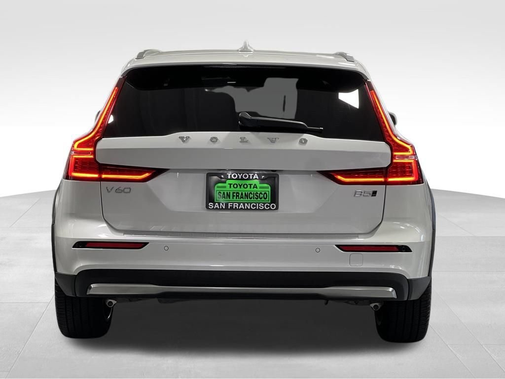 Used 2026 Volvo V60 B5 Cross Country Ultra w/ Climate Package AWD/4WD image 4