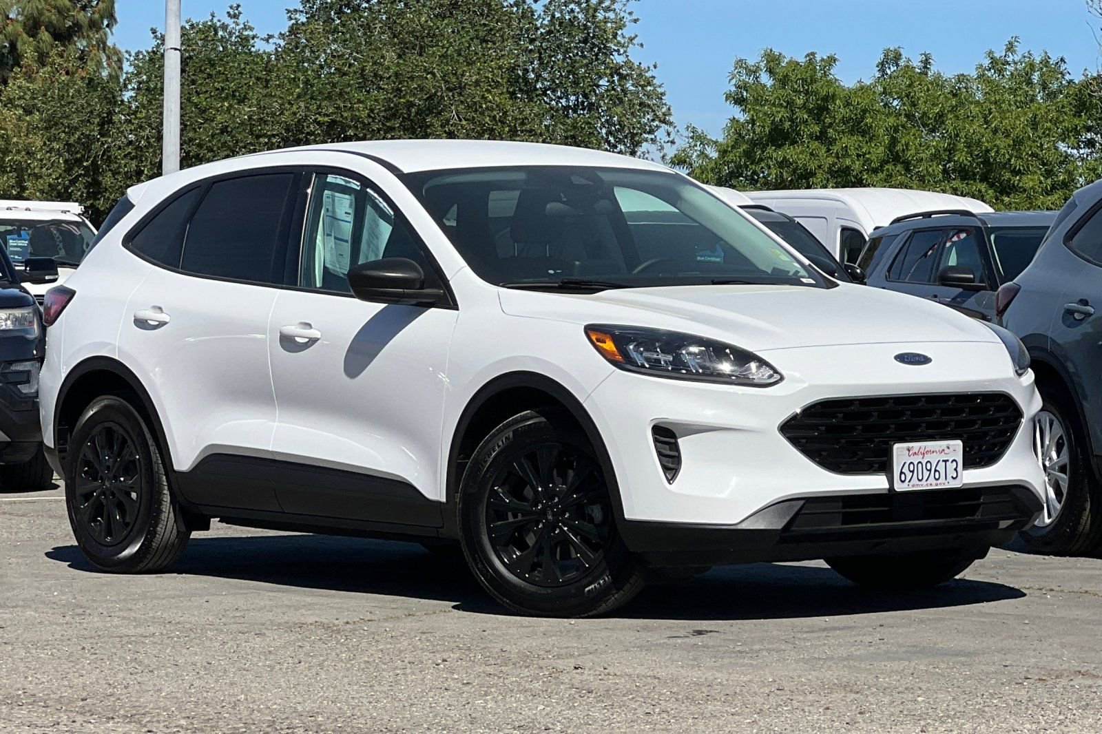 Certified 2022 Ford Escape SE w/ SE Sport Appearance Package image 2