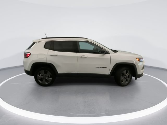 Used 2022 Jeep Compass Latitude AWD/4WD image 5