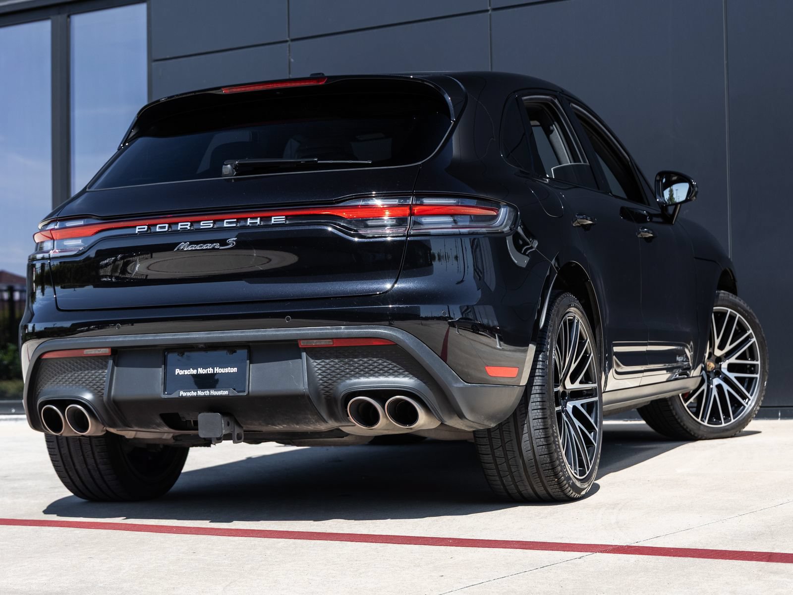 Certified 2024 Porsche Macan S AWD/4WD image 11