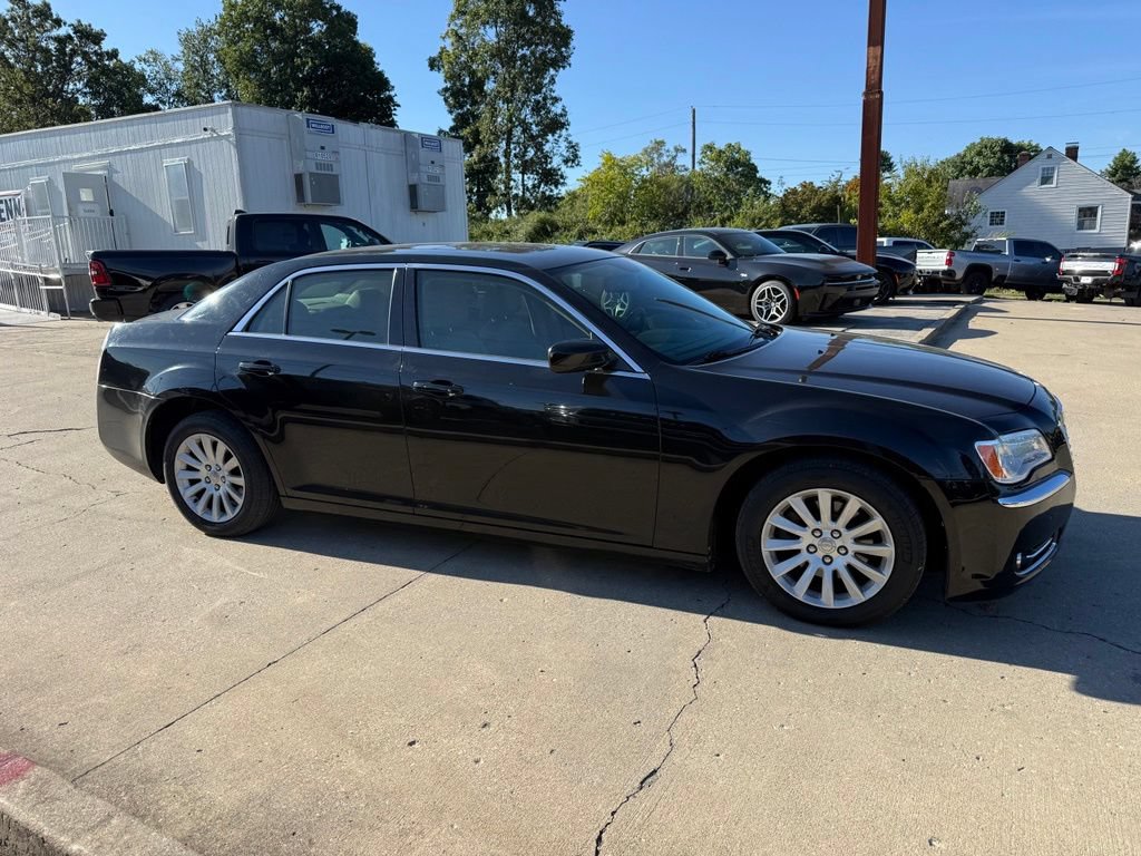 Used 2014 Chrysler 300 w/ Driver Convenience Group RWD image 5