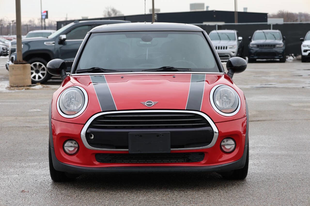 Used 2019 MINI Cooper 2-Door Hardtop image 2