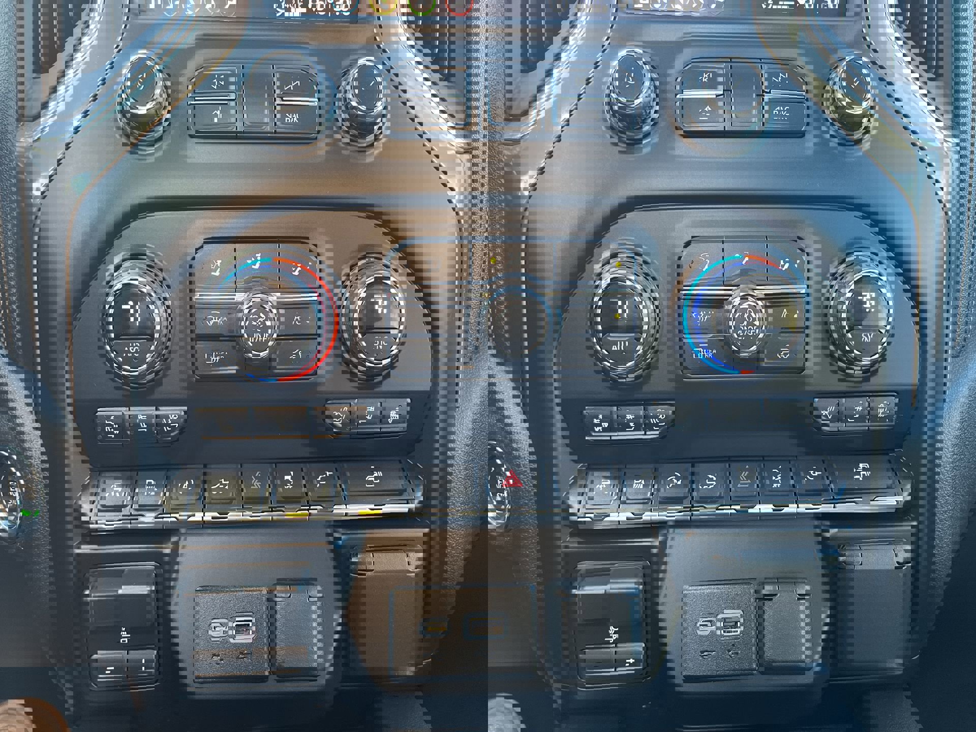 Certified 2020 Chevrolet Silverado 1500 High Country w/ Technology Package image 11