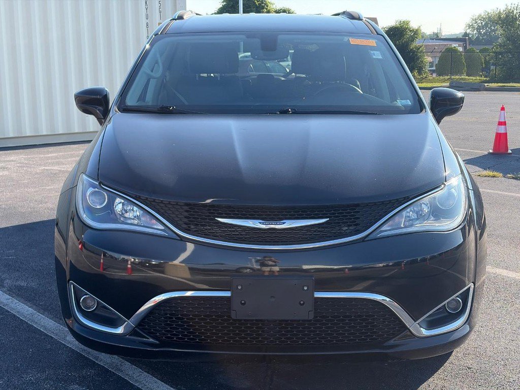 Used 2020 Chrysler Pacifica Touring-L Plus FWD image 2