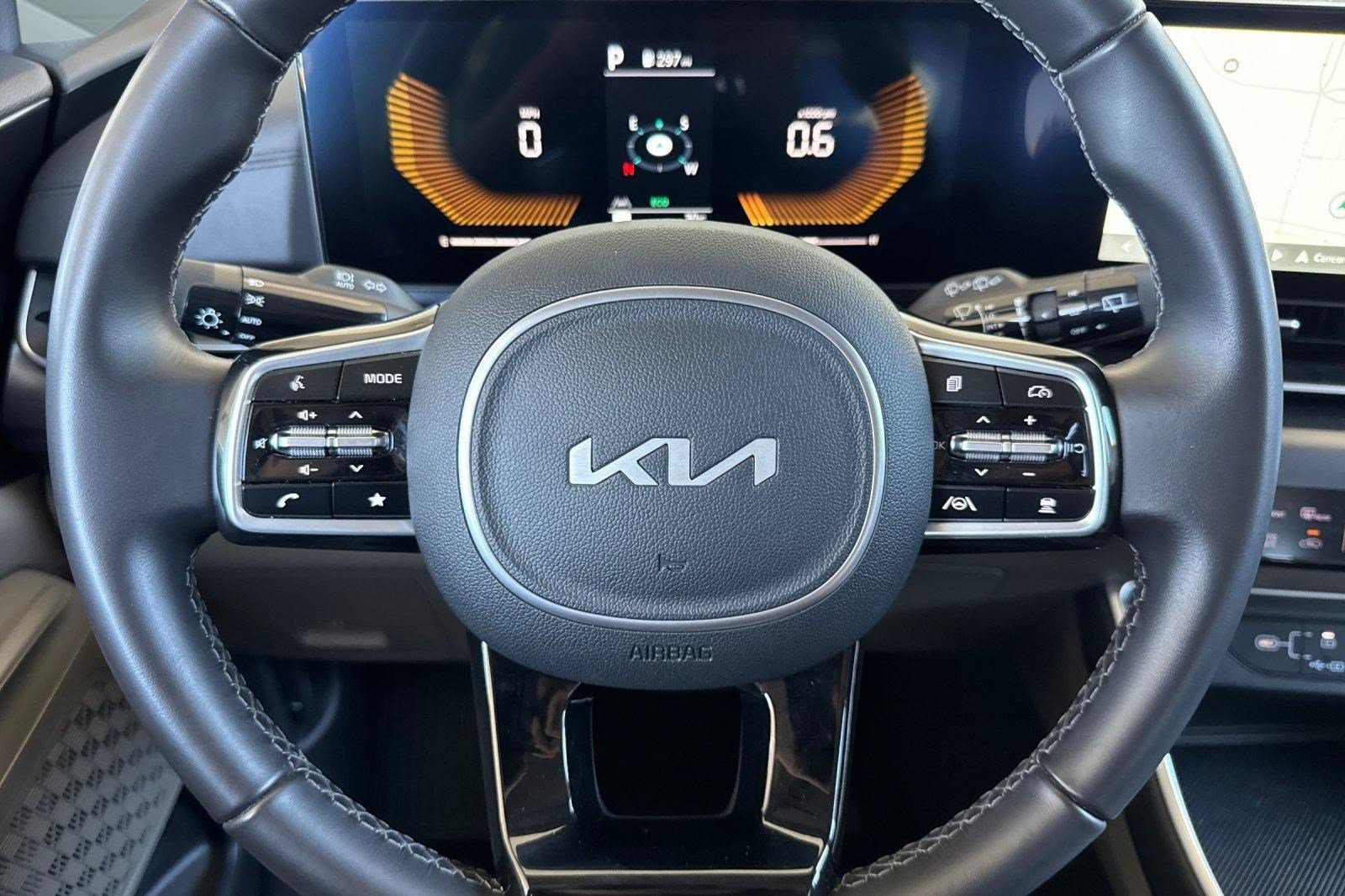 Used 2026 Kia Carnival FWD image 11