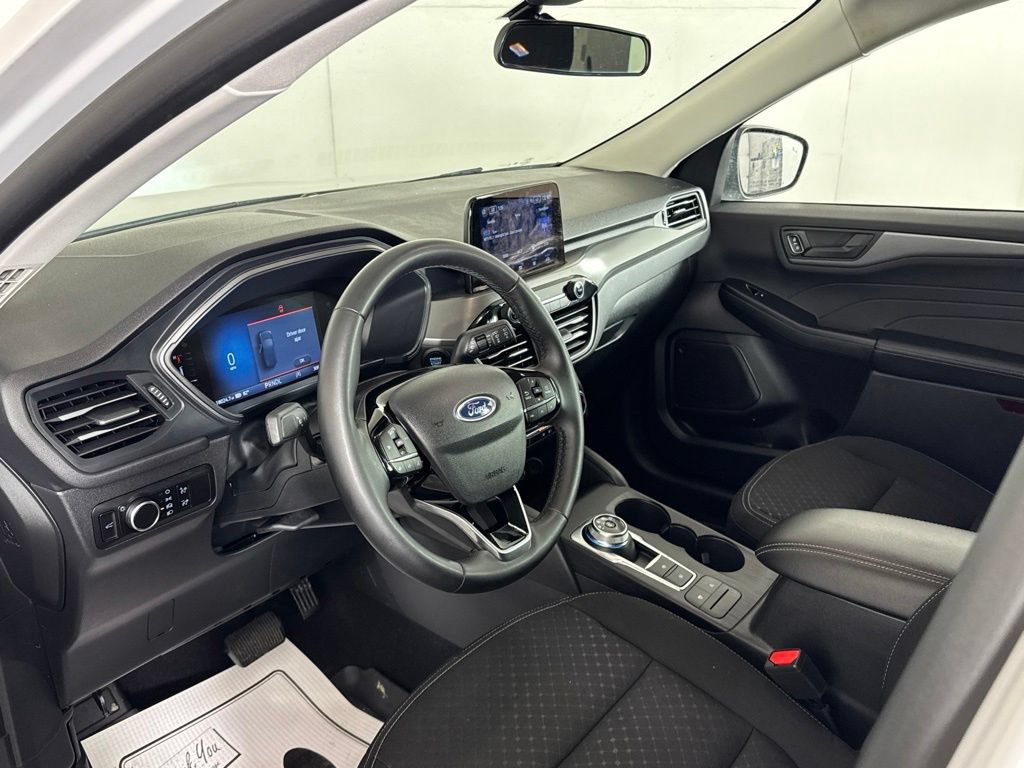 Used 2025 Ford Escape Active w/ Cold Weather Package AWD/4WD image 9