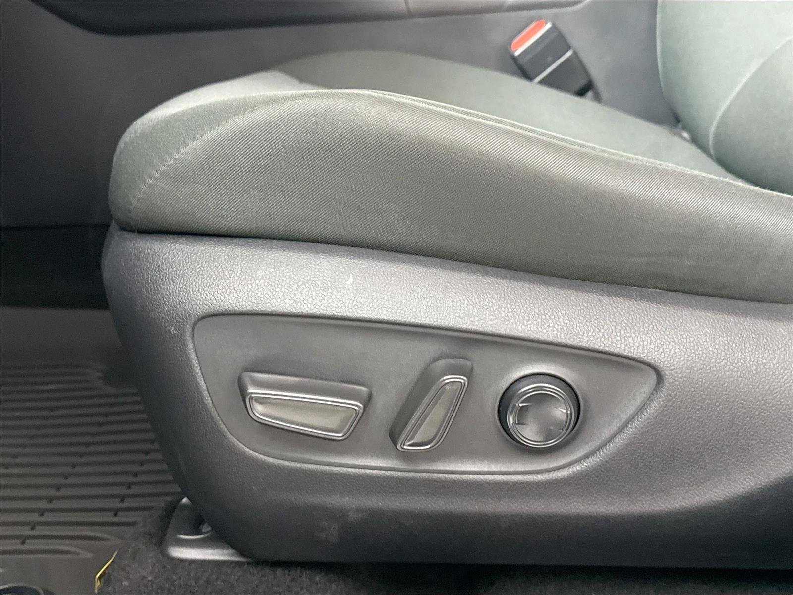 Certified 2025 Toyota RAV4 XLE AWD/4WD image 27