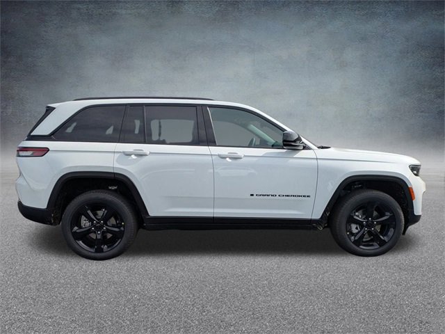 New 2025 Jeep Grand Cherokee Limited w/ Black Appearance Package image 3