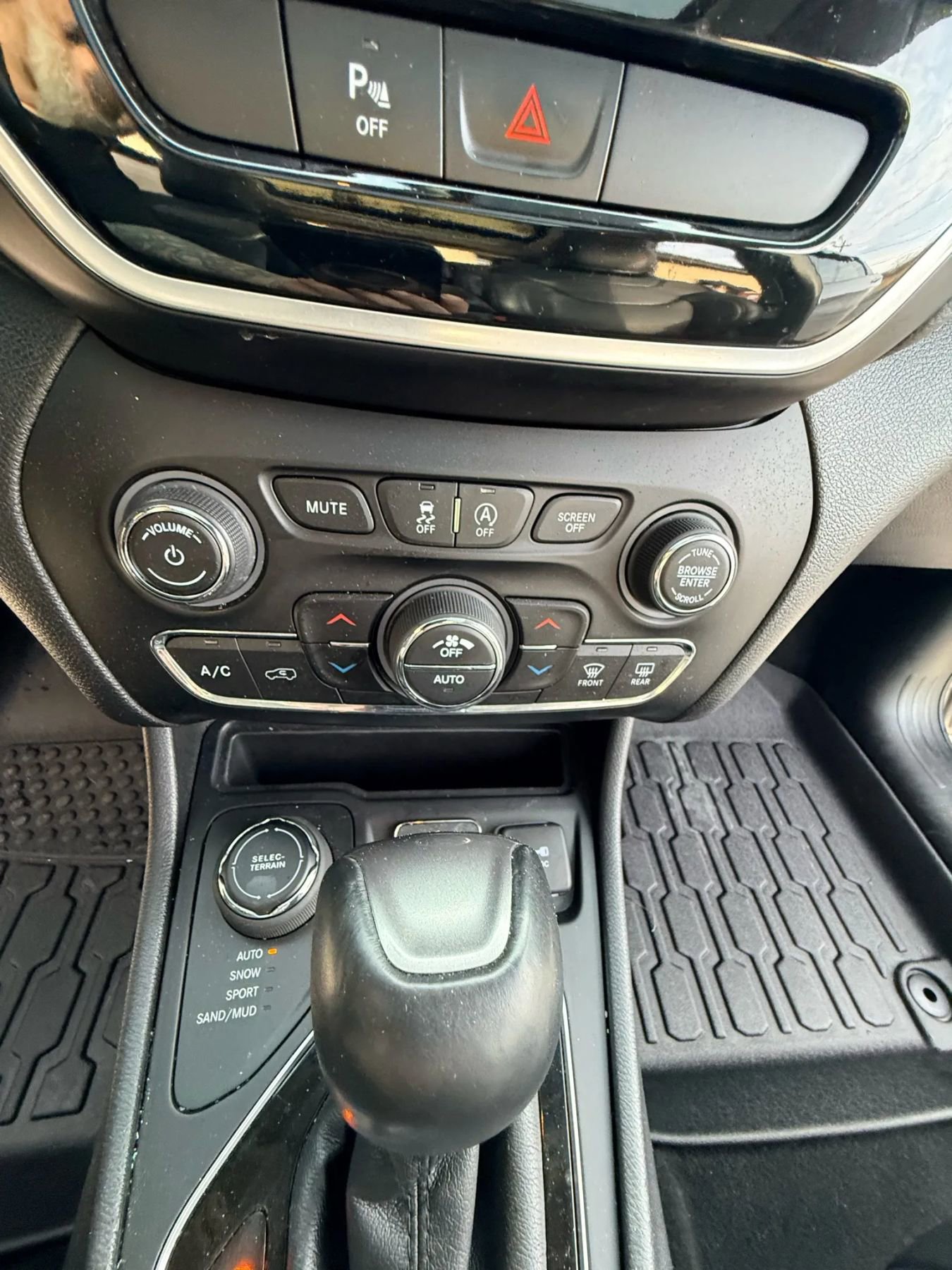 Used 2020 Jeep Cherokee Limited image 56