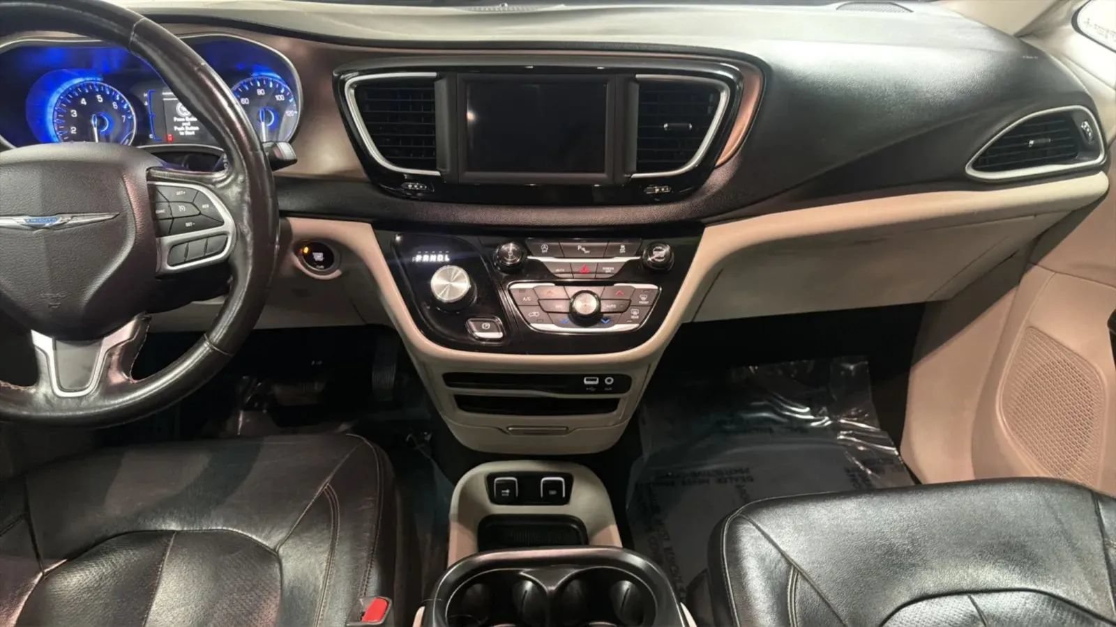 Used 2019 Chrysler Pacifica Touring-L FWD image 16