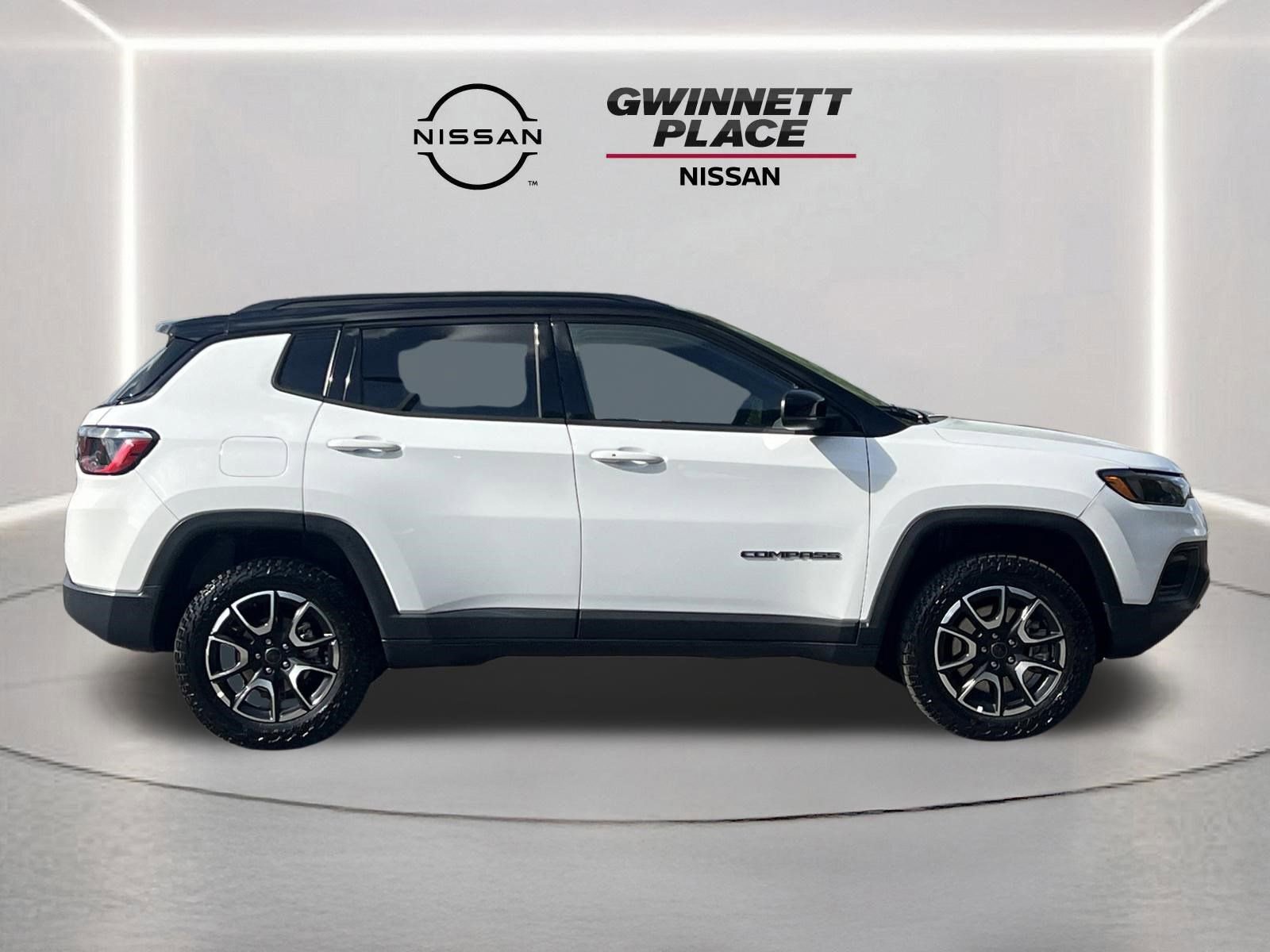 Used 2025 Jeep Compass Trailhawk image 23