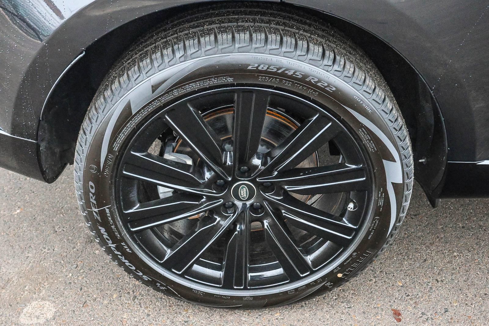 New 2025 Land Rover Range Rover SE image 13