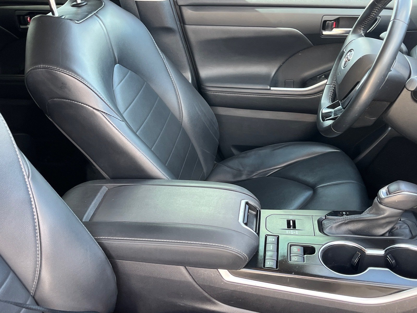 Used 2021 Toyota Highlander XLE FWD image 10