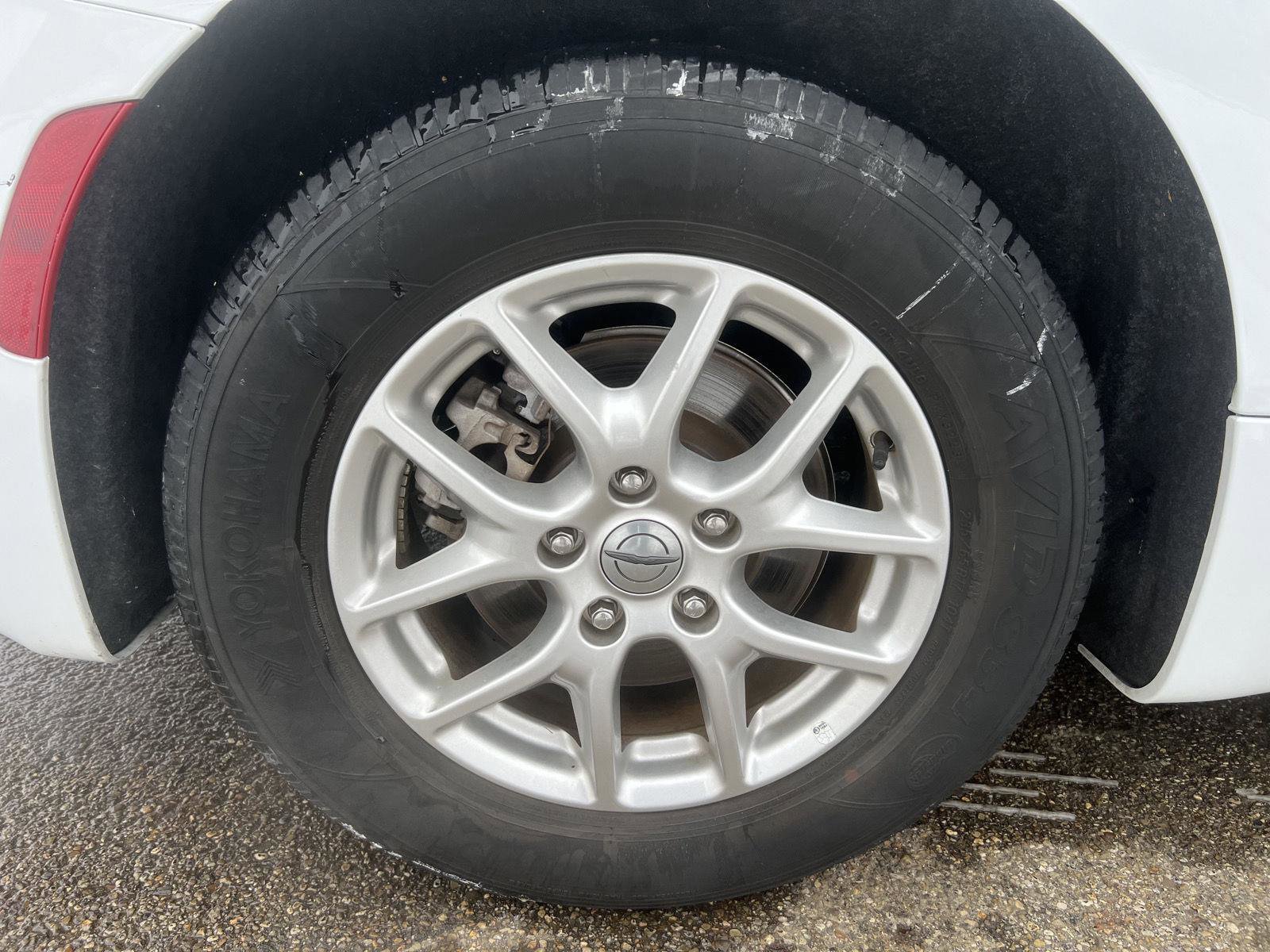 Used 2024 Chrysler Pacifica Touring-L image 42