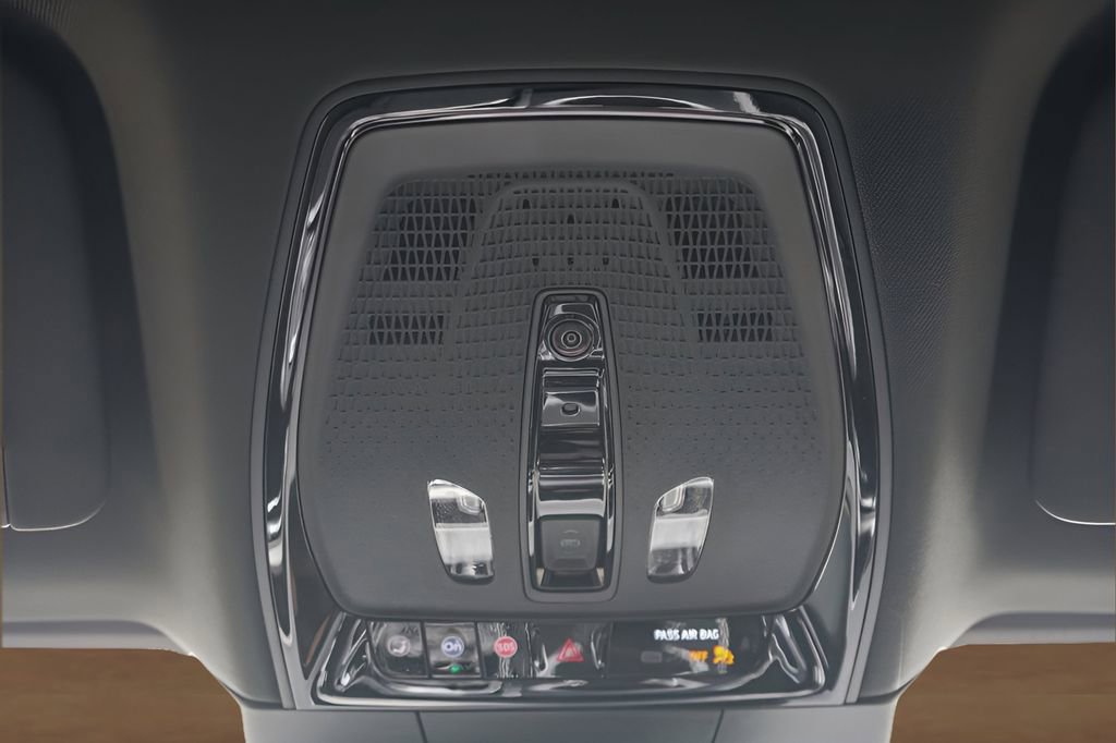 New 2026 Cadillac Lyriq Luxury w/ LPO, Floor Liner Package image 23