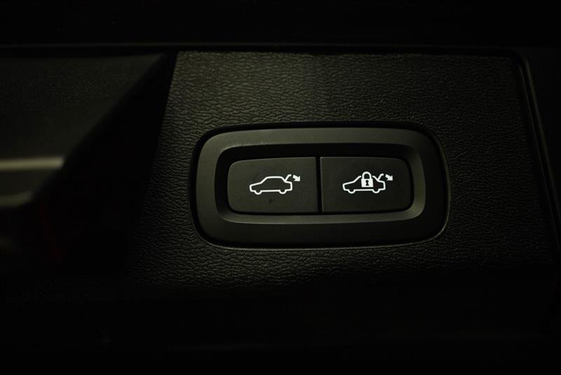 Used 2024 Volvo XC60 B5 Core AWD/4WD image 8