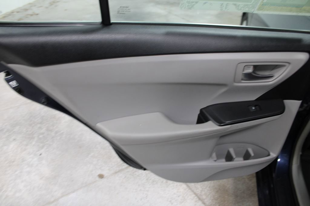 Used 2017 Toyota Camry LE image 18