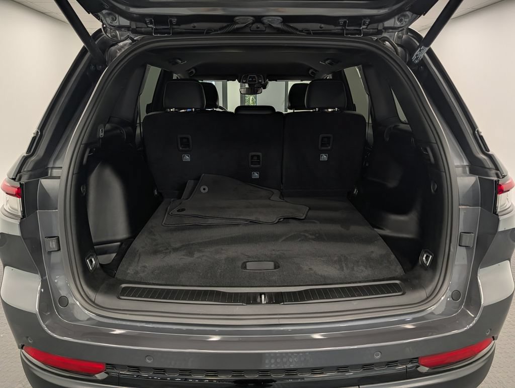 Used 2022 Jeep Grand Cherokee Altitude AWD/4WD image 25