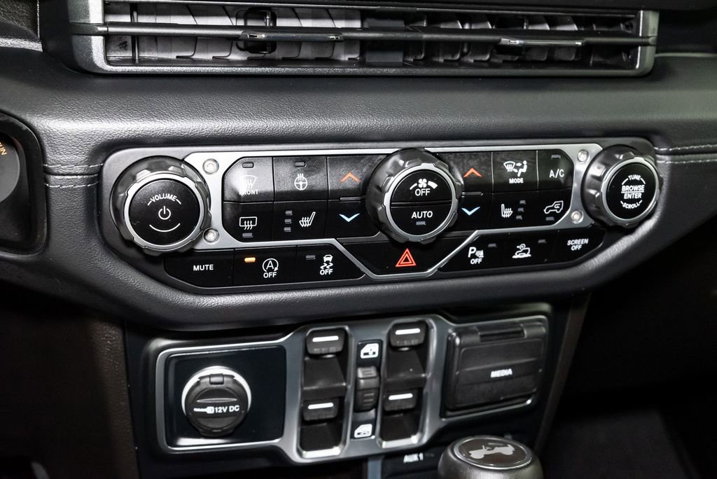 Used 2024 Jeep Wrangler Sahara w/ Technology Group AWD/4WD image 18