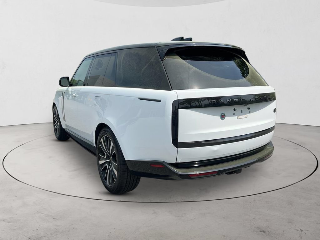 Used 2023 Land Rover Range Rover SE AWD/4WD image 3