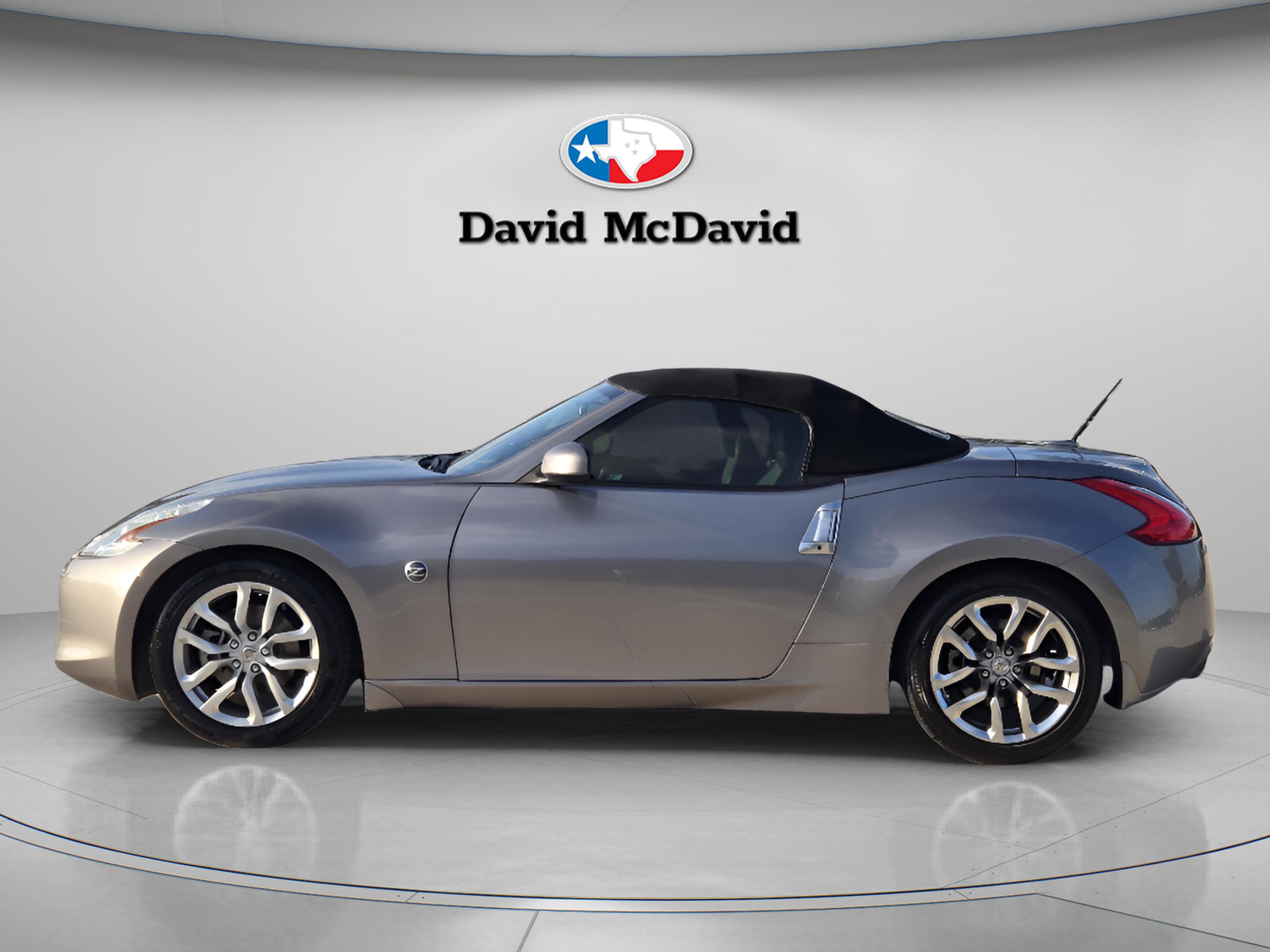 Used 2010 Nissan 370Z Touring RWD image 2