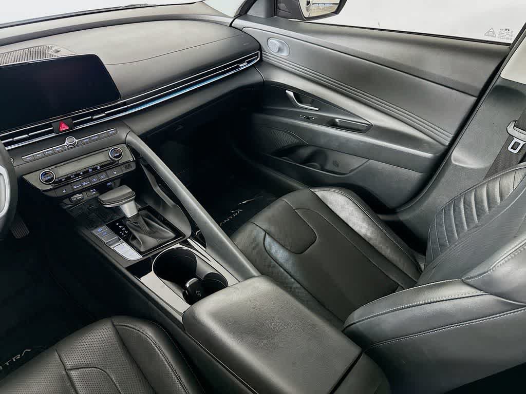 Used 2022 Hyundai Elantra Limited FWD image 11