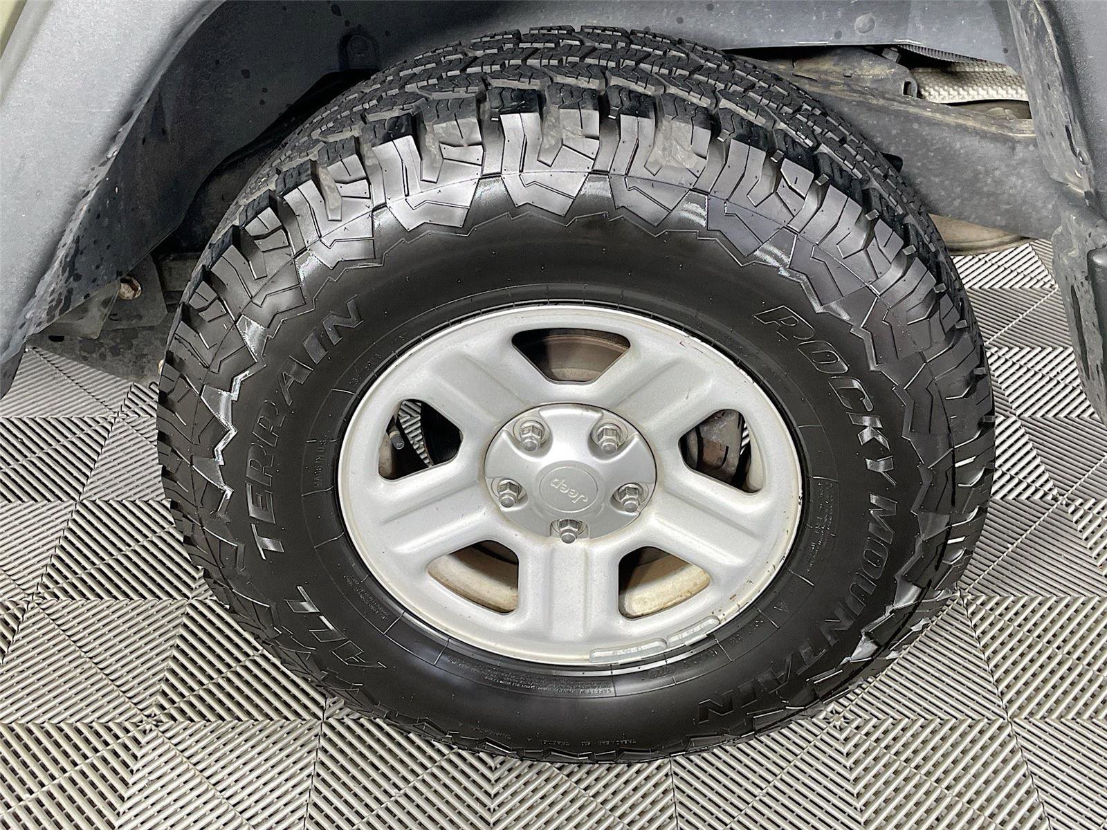 Used 2015 Jeep Wrangler Sport image 31