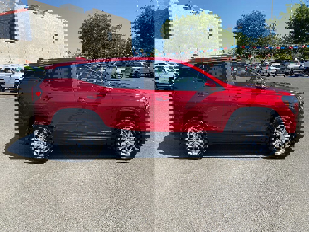 Used 2024 GMC Terrain SLE image 4