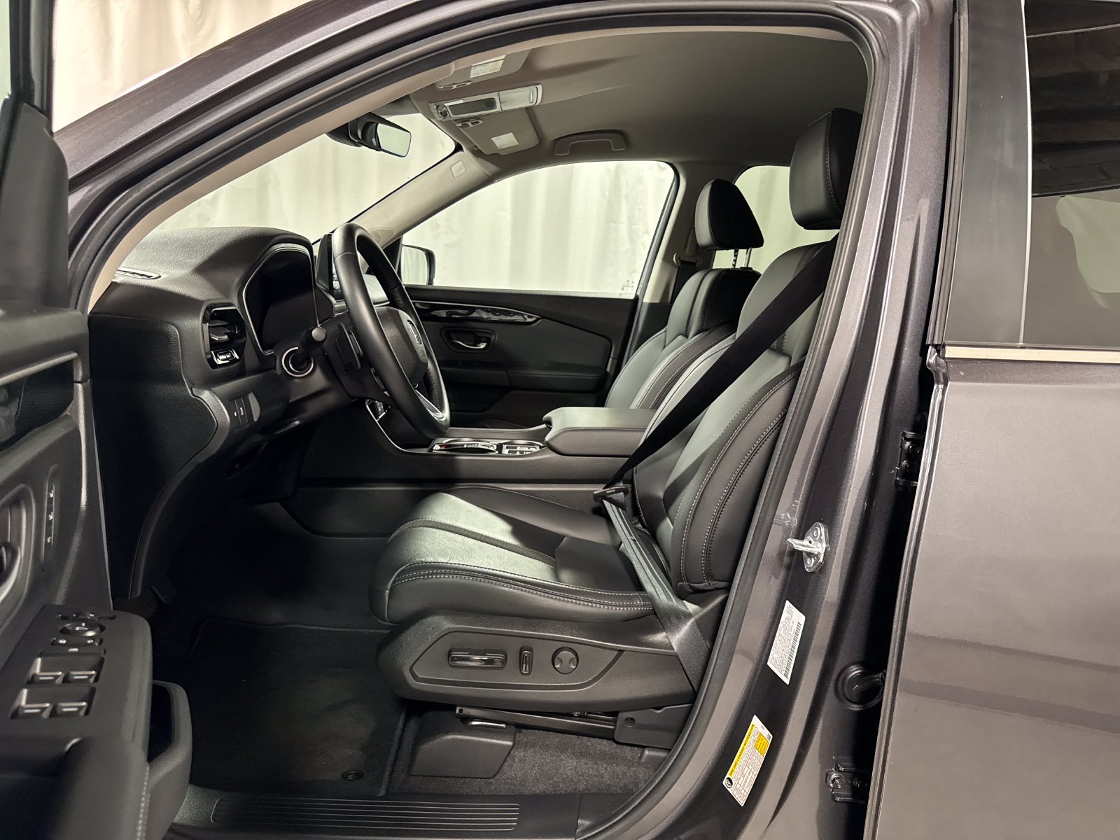 Used 2025 Honda Pilot EX-L image 3