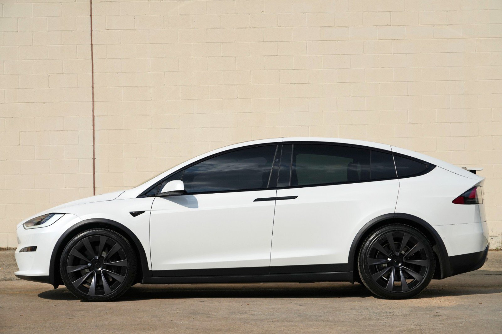 Used 2022 Tesla Model X Plaid AWD/4WD image 9