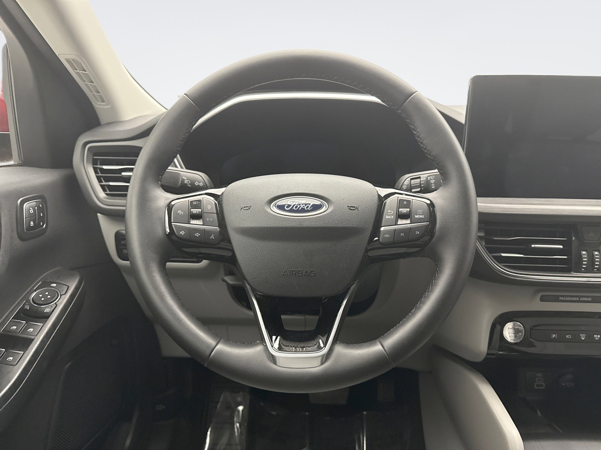 Used 2024 Ford Escape Platinum w/ Premium Technology Package FWD image 12