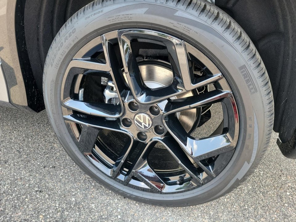 New 2026 Volkswagen Tiguan SE R-Line FWD image 22